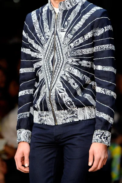 Look 11